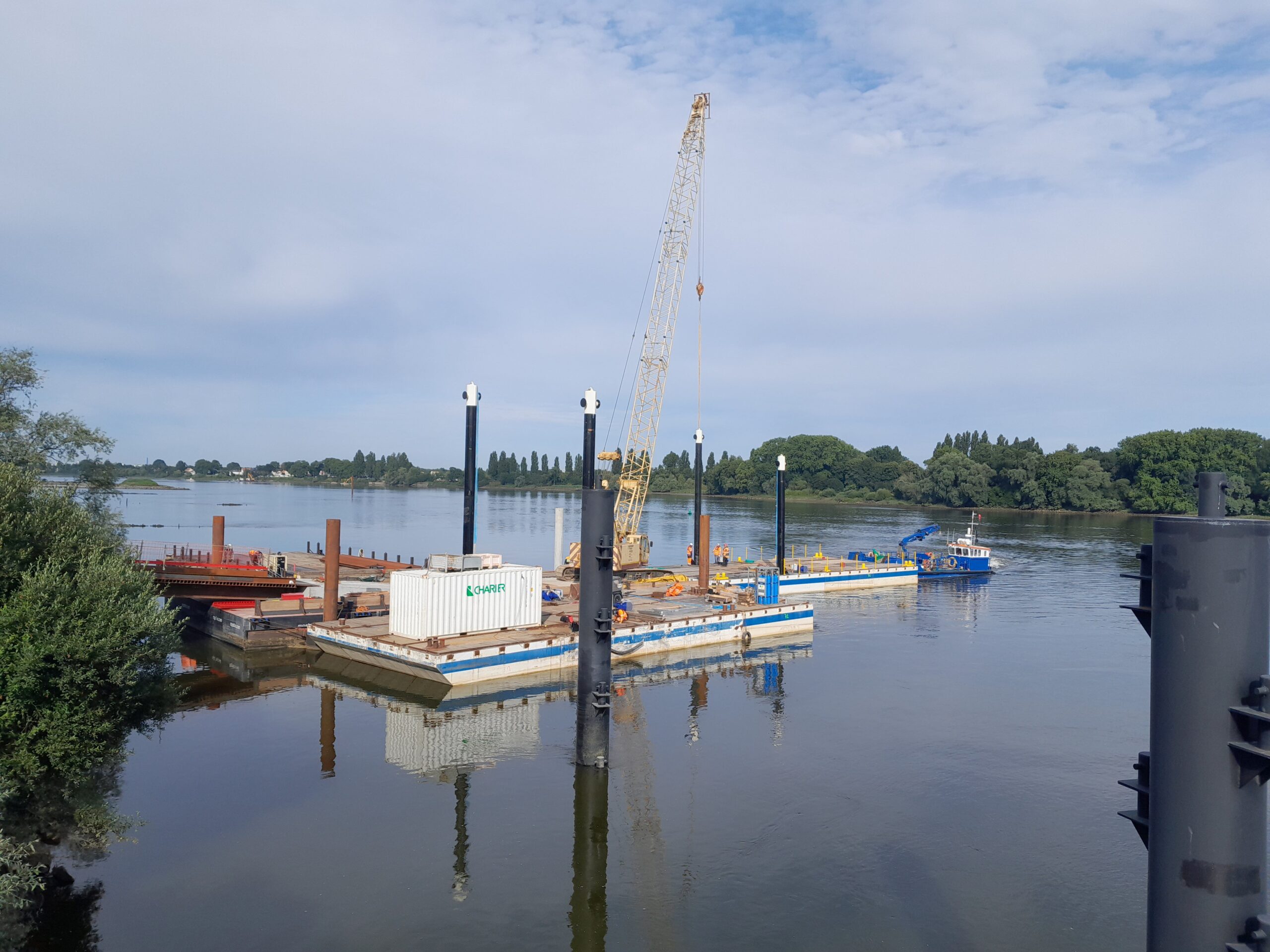 Ponton logistique en rive gauche du secteur de Bellevue